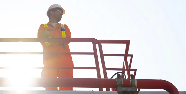 Industrial_worker_in_industrial_facility