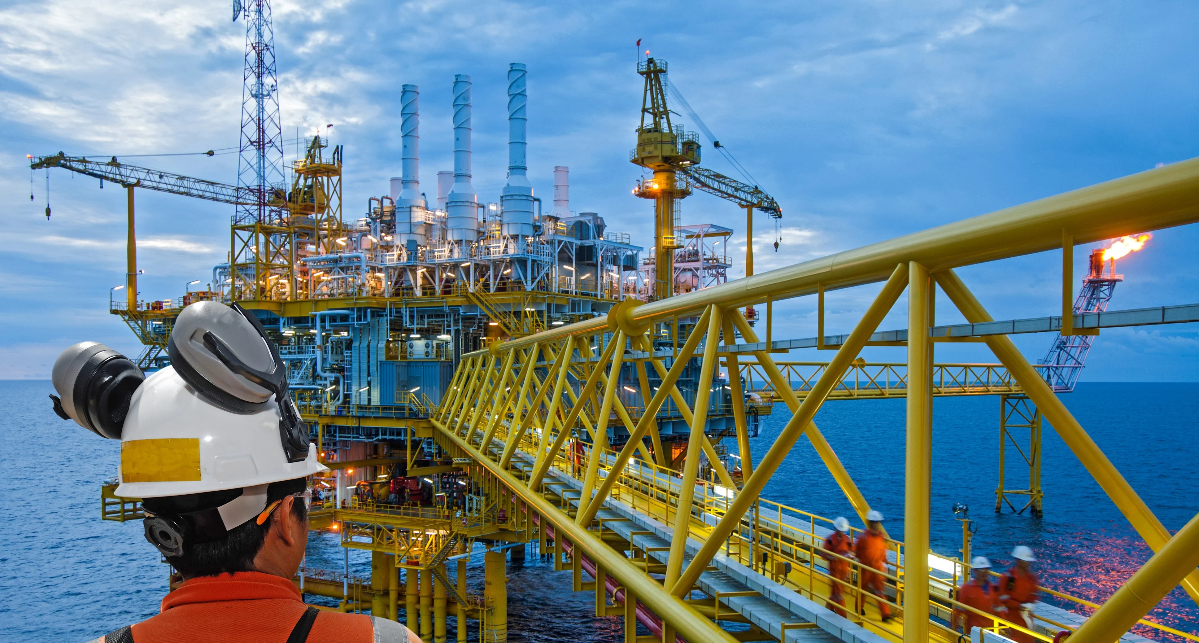 EnerMech will continue to provide Dubai Petroleum with crane maintenance services across its offshore assets. (Image source: EnerMech) offshore_oil_rig_with_worker_in_foreground