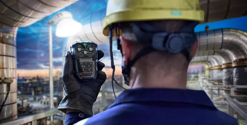 man_in_hard_hat_holding_gas_detector