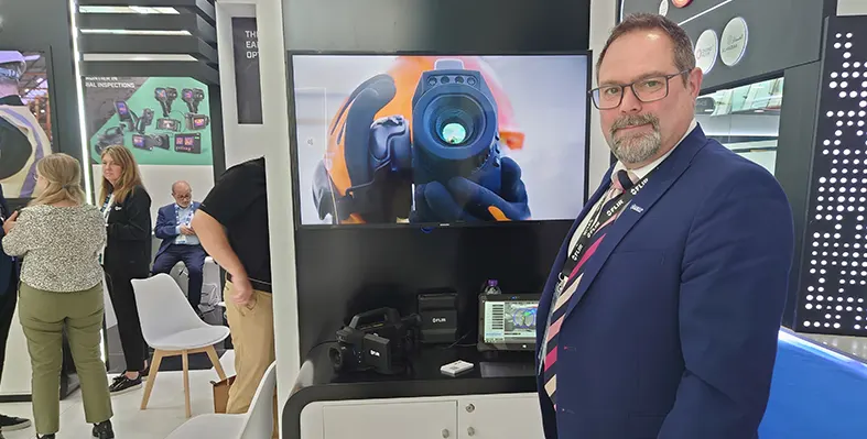 Stephen_Beynon_with_FLIR's_OGI_cameras