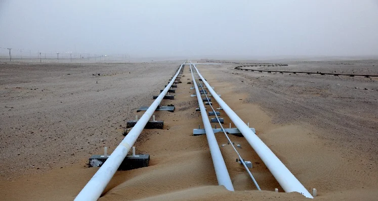 pipeline_in_desert