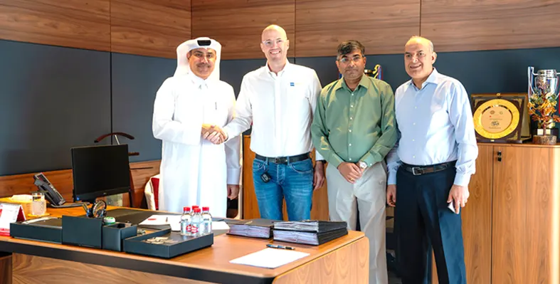 OEG_AlNasr_businessmen_shaking_hands_Qatar