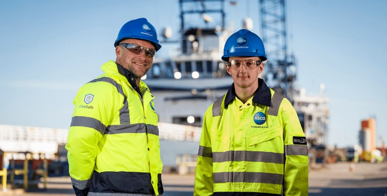 Two_dockyard_workers