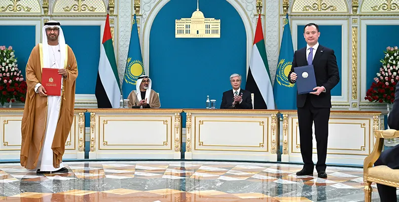 HE Dr. Sultan Al Jaber, chairman of AIQ, signed the agreement with QazaqGaz, represented by CEO, Sanzhar Zharkeshov. (Image source: AIQ) Dr._Sultan_Al_Jaber_and_Sanzhar_Zharkeshov