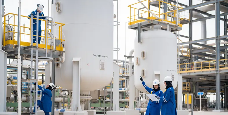 Gas plant with two female engineers in the foreground