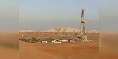 oil_rig_in_desert