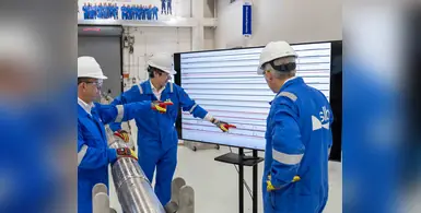 engineers_looking_at_screen