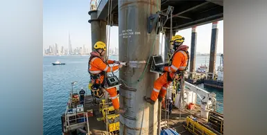 engineers_on_oil_rig