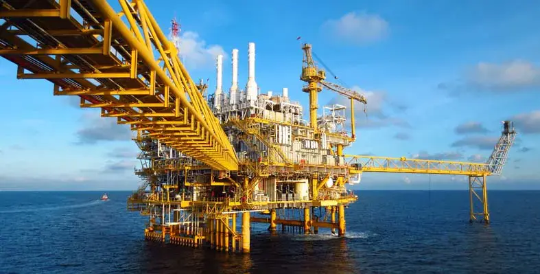 The global energy supply chain is facing challenges.(Image source: Adobe Stock) Offshore oil rig