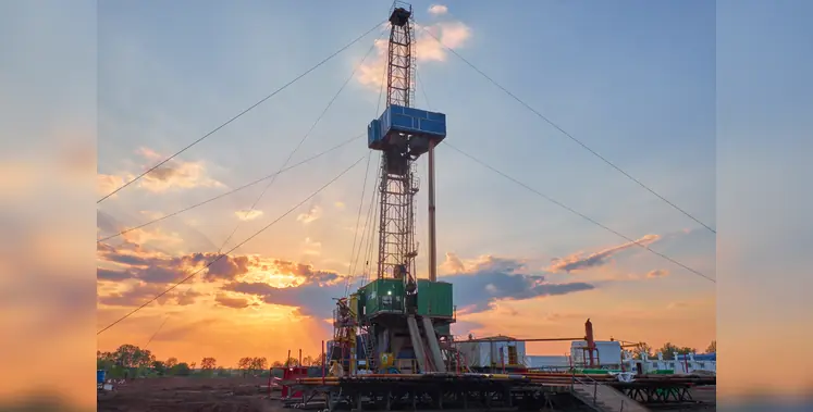 drilling_rig_against_sunset_sky