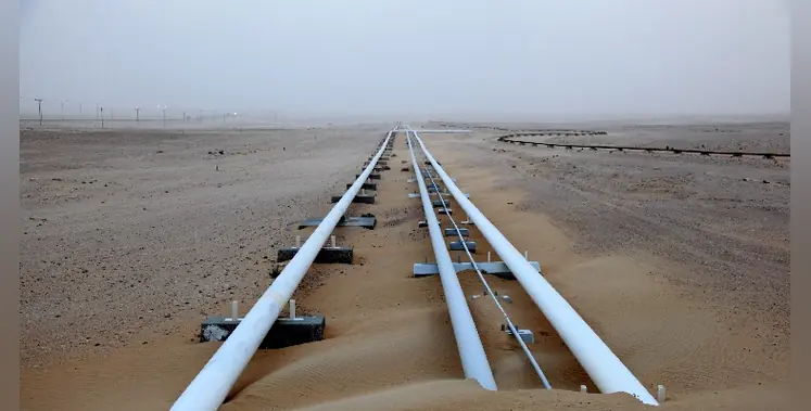 pipeline_in_desert