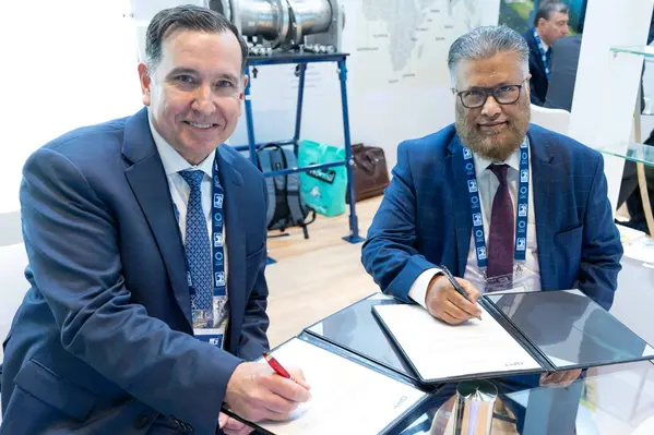Michael Monica, director sales, marketing and customer care at GPT Industries signs the agreement with Mohamed Altaf, sale manager, Abdulla Fouad Energy Services. (Image source: Alain Charles Publishing)