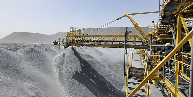 TAKRAF Mobile Stacking Bridge (MSB) as part of a DST solution for iron ore tailings in Mauritania. (Image source: TAKRAF) mobile_stacking_bridge_with_piles_of_iron_ore