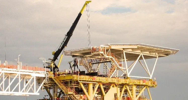 Picture of a crane and offshore oil platform
